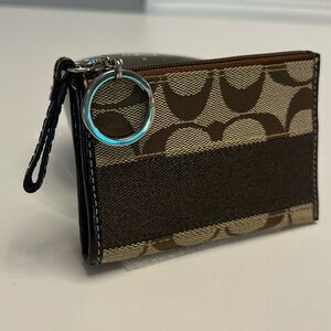 NEW NWOT COACH MINI SKINNY ESSENTIAL CARD CASE WITH ZIPPER & KEYCHAIN TAN/BROWN